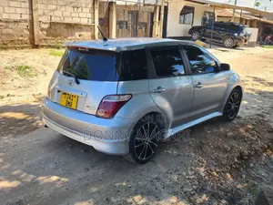 Toyota IST 2004 Silver