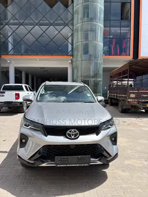 Toyota Fortuner 2024 Silver