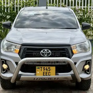 Toyota Hilux Revo Double Cab Deisel 2.4 AWD 2018 Silver
