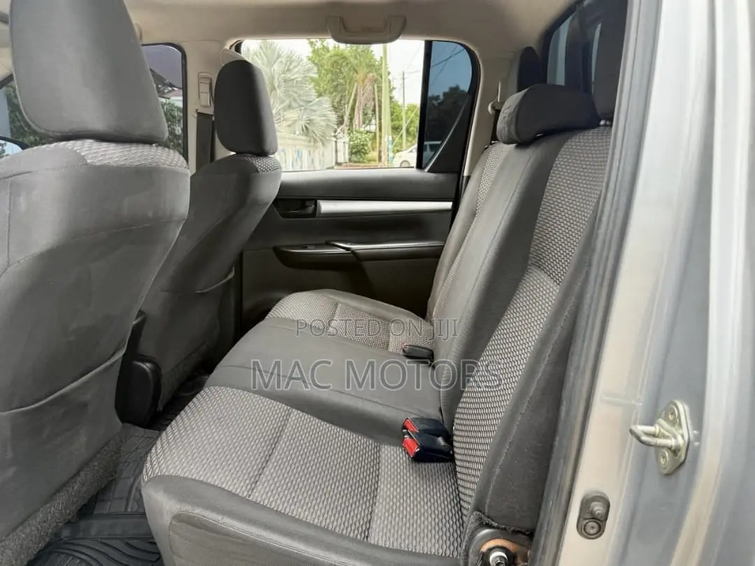Toyota Hilux Revo Double Cab Deisel 2.4 AWD 2018 Silver