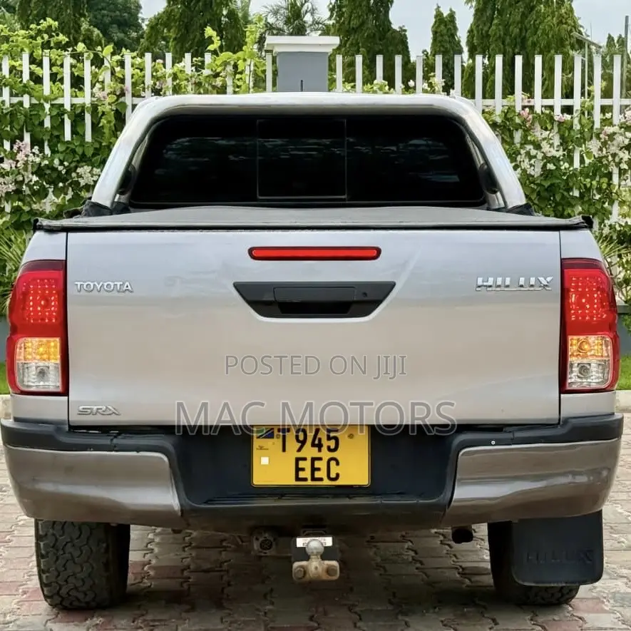 Toyota Hilux Revo Double Cab Deisel 2.4 AWD 2018 Silver