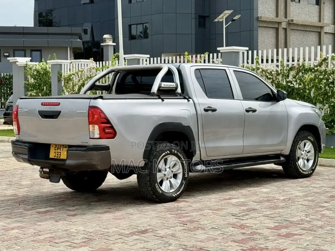 Toyota Hilux Revo Double Cab Deisel 2.4 AWD 2018 Silver