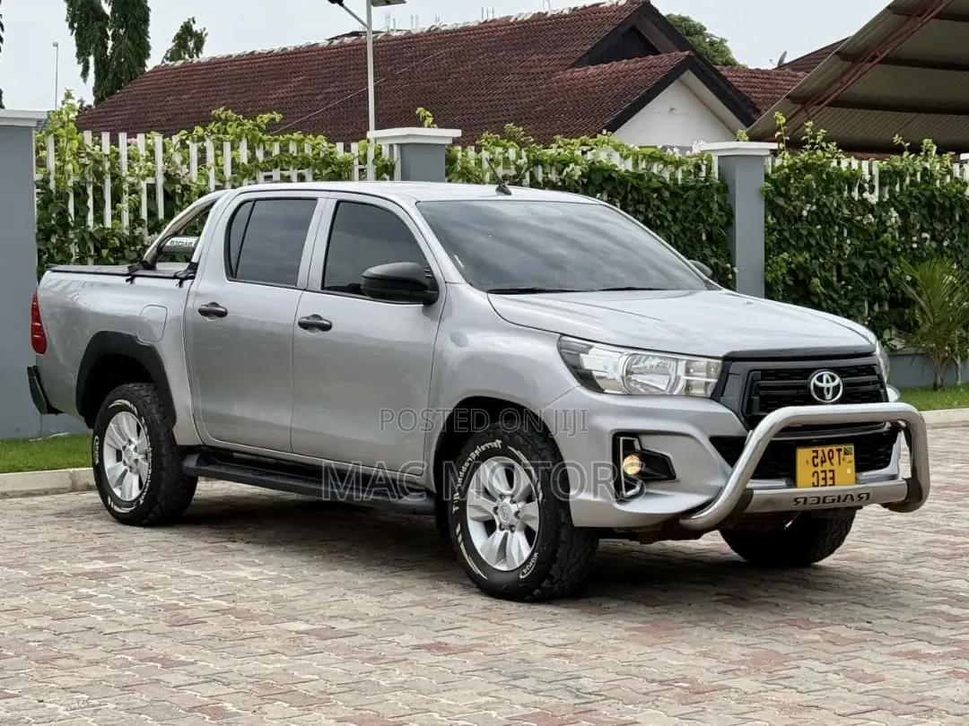 Toyota Hilux Revo Double Cab Deisel 2.4 AWD 2018 Silver