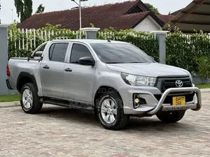 Toyota Hilux Revo Double Cab Deisel 2.4 AWD 2018 Silver