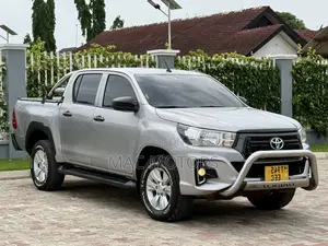 Toyota Hilux Revo Double Cab Deisel 2.4 AWD 2018 Silver