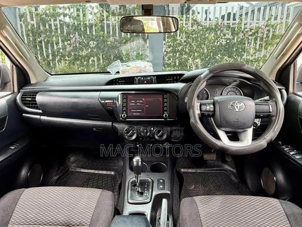Toyota Hilux Revo Double Cab Deisel 2.4 AWD 2018 Silver