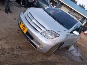 Toyota IST 2003 Silver