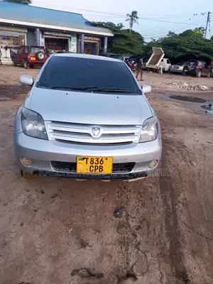 Toyota IST 2003 Silver