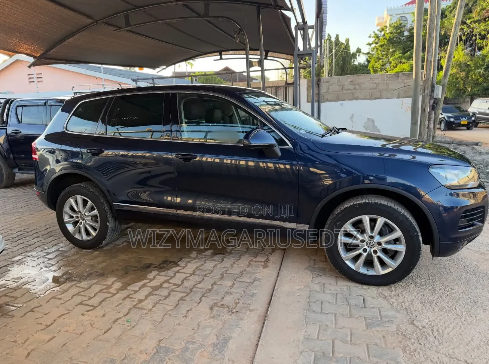 Volkswagen Touareg 2011 Blue