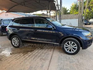 Volkswagen Touareg 2011 Blue