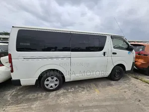 Toyota Quantum 2010 White
