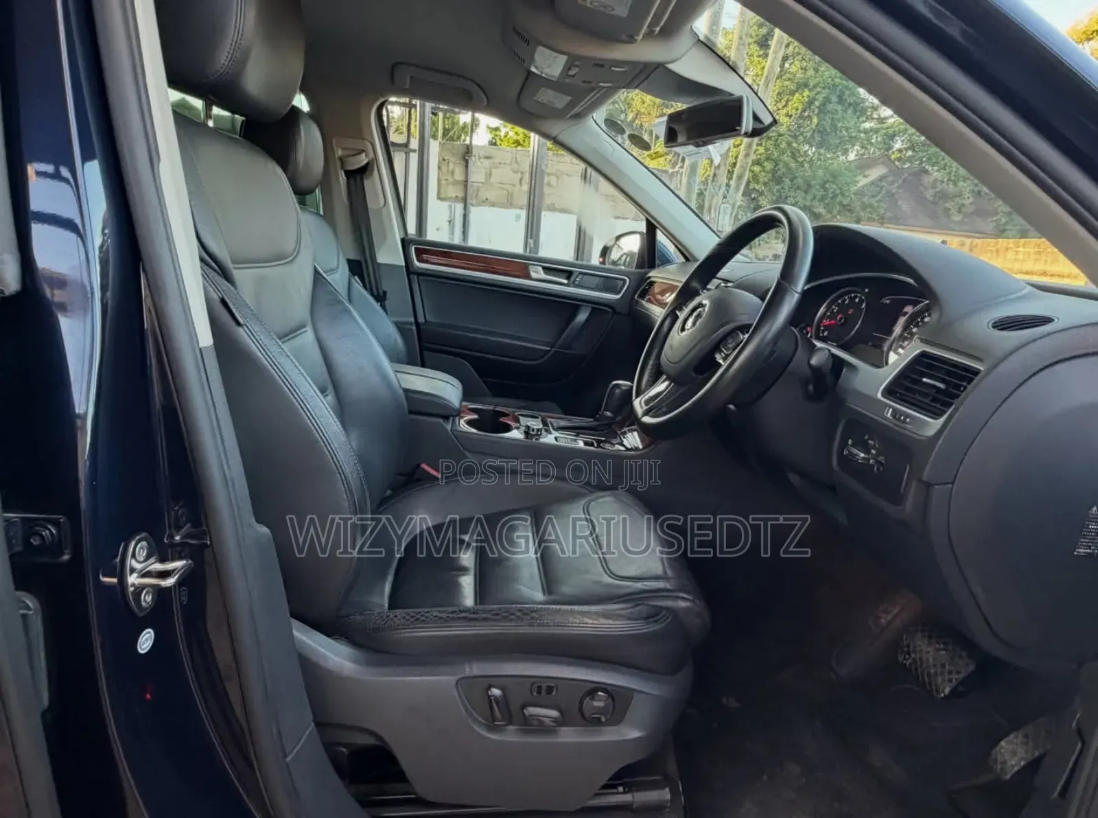 Volkswagen Touareg 2011 Blue