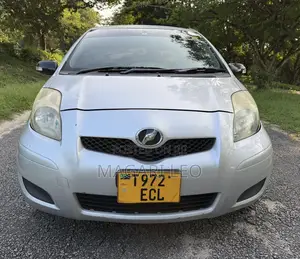 Toyota Vitz 2005 Silver