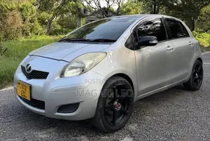 Toyota Vitz 2005 Silver