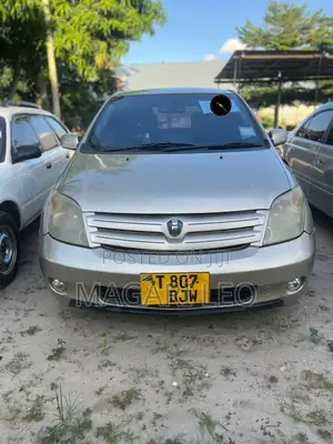 Toyota IST 2004 Beige