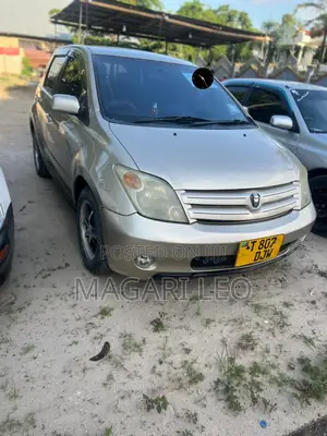 Toyota IST 2004 Beige