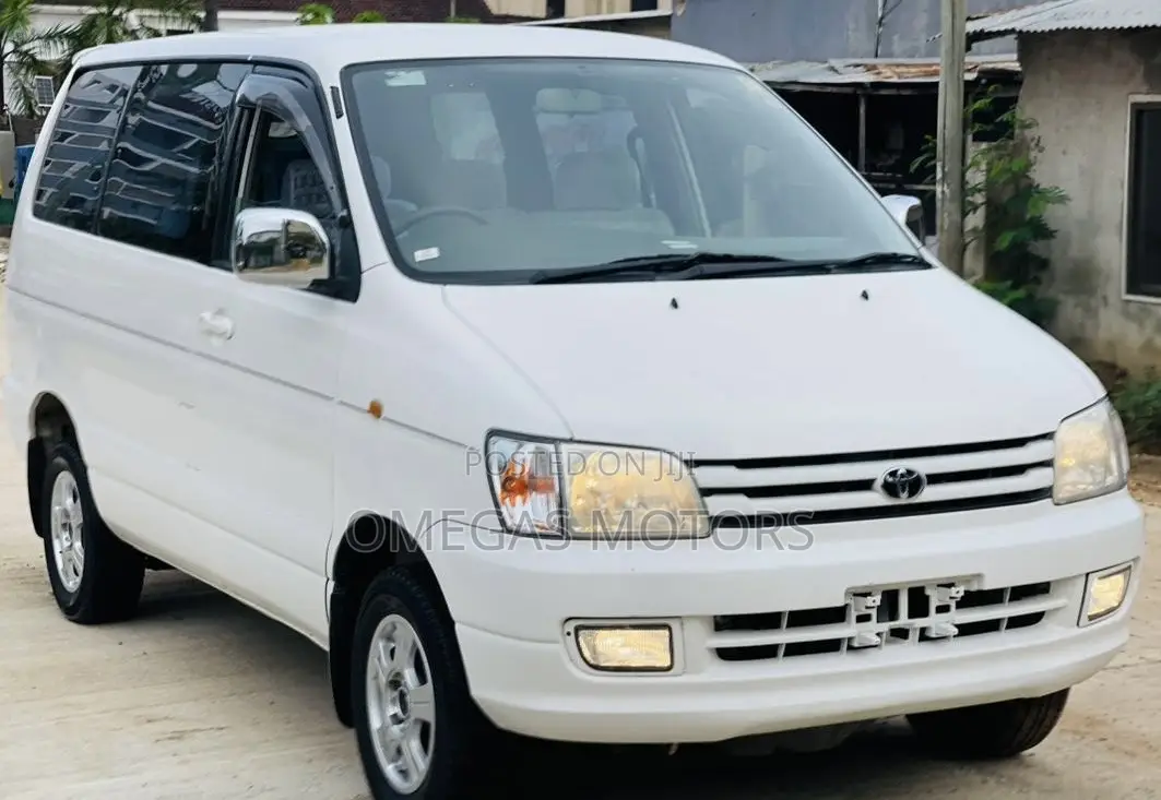 Toyota Noah 2.0 AWD (8 Seater) 2001 White