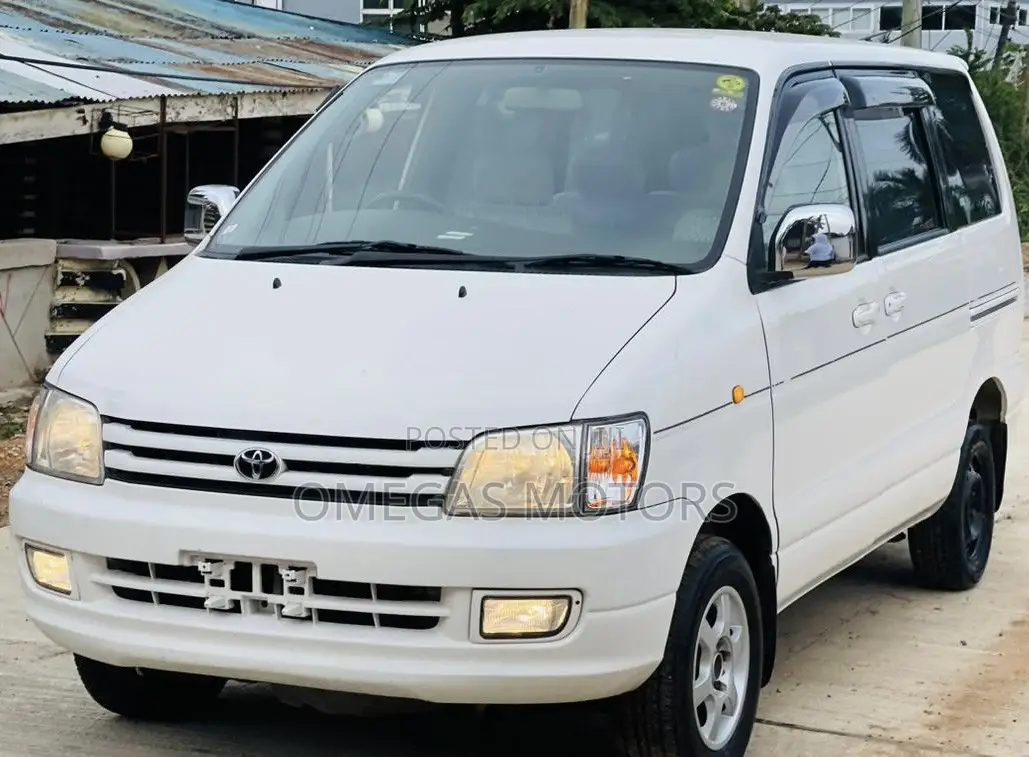 Toyota Noah 2.0 AWD (8 Seater) 2001 White