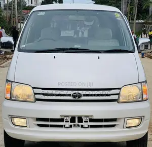 Toyota Noah 2.0 AWD (8 Seater) 2001 White