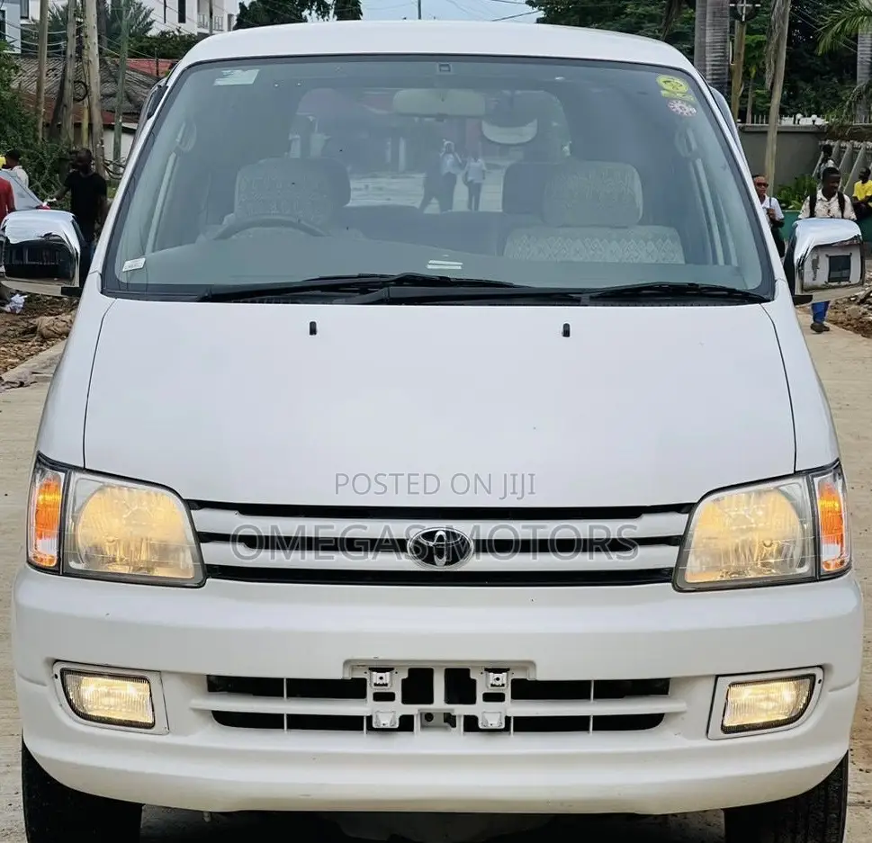 Toyota Noah 2.0 AWD (8 Seater) 2001 White