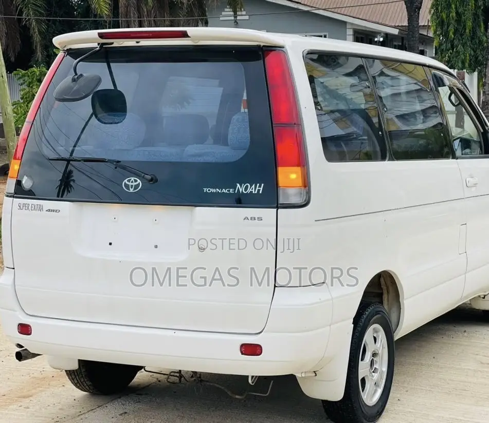 Toyota Noah 2.0 AWD (8 Seater) 2001 White