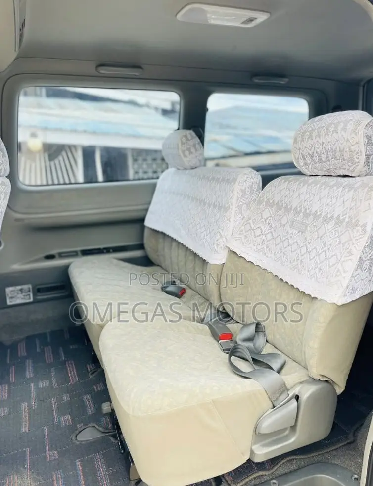 Toyota Noah 2.0 AWD (8 Seater) 2001 White