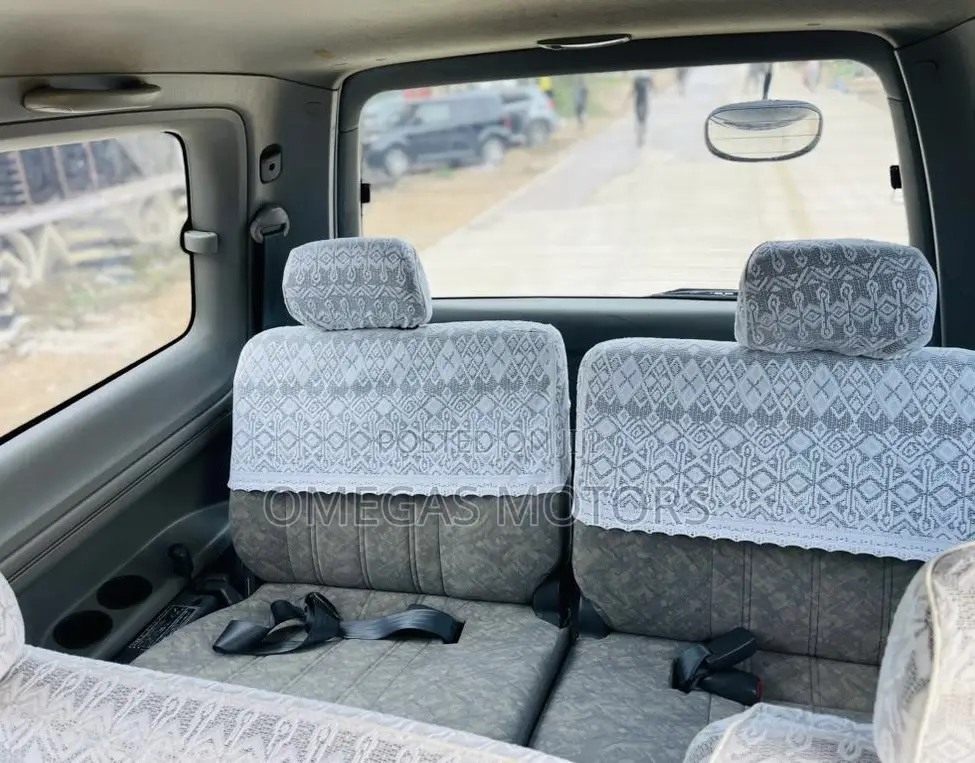Toyota Noah 2.0 AWD (8 Seater) 2001 White