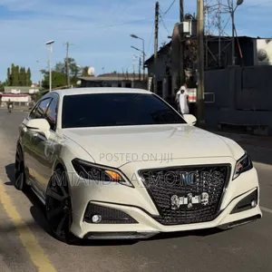 Toyota Crown 2018 White