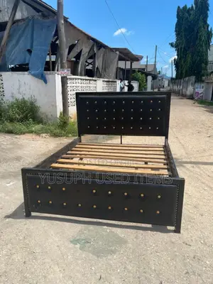 Kibanda// 5x6 // Sofa // Chuma //