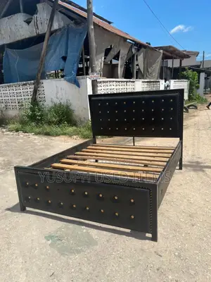 Kibanda// 5x6 // Sofa // Chuma //
