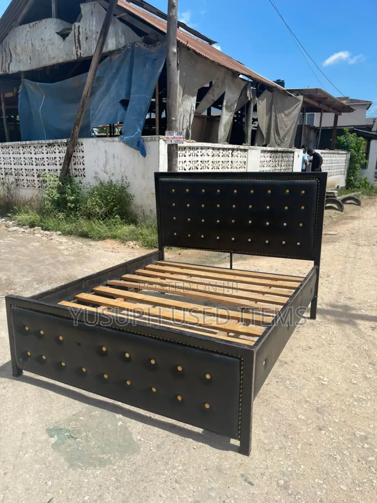 Kibanda// 5x6 // Sofa // Chuma //