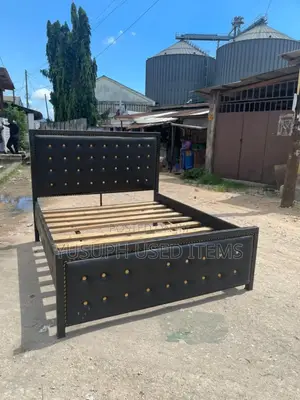 Kibanda// 5x6 // Sofa // Chuma //