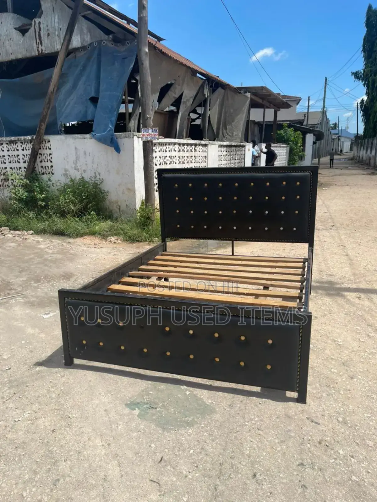 Kibanda// 5x6 // Sofa // Chuma //
