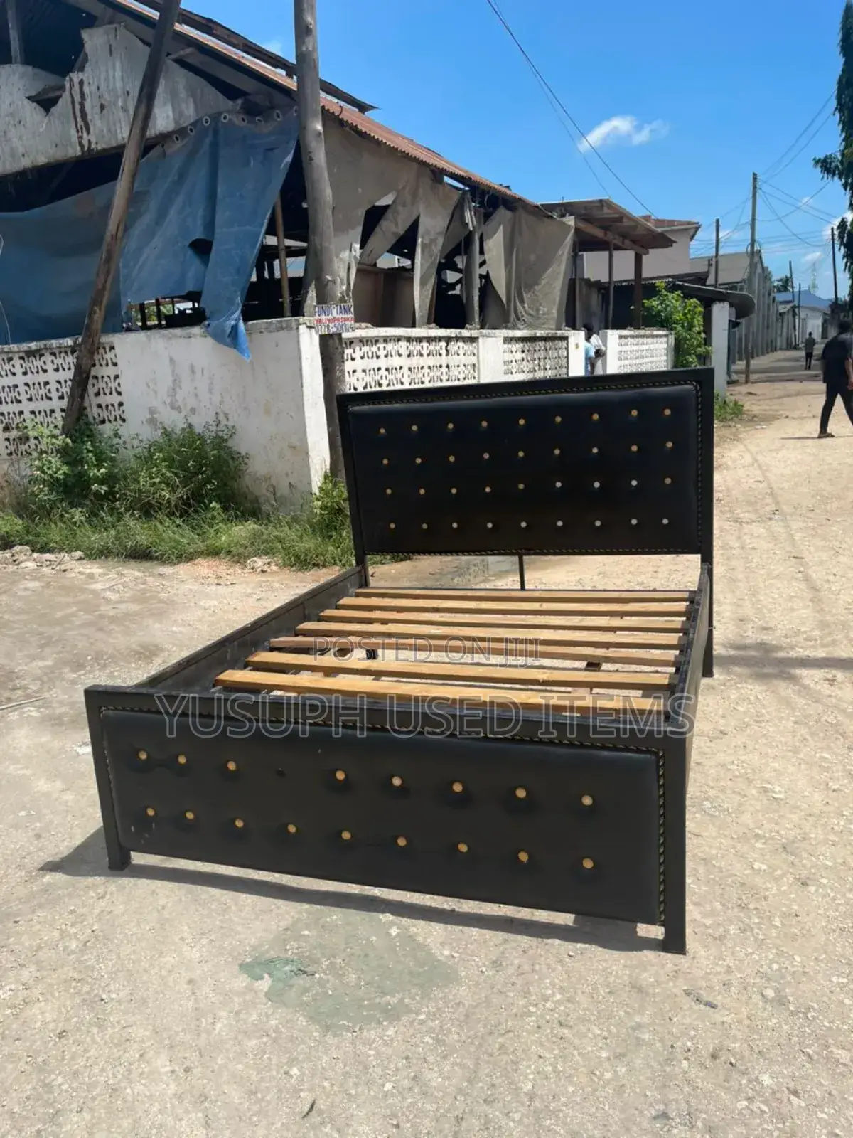 Kibanda// 5x6 // Sofa // Chuma //