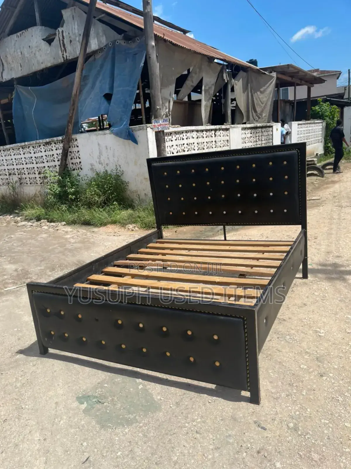 Kibanda// 5x6 // Sofa // Chuma //