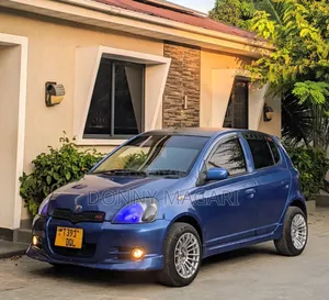 Toyota Vitz 2004 Blue