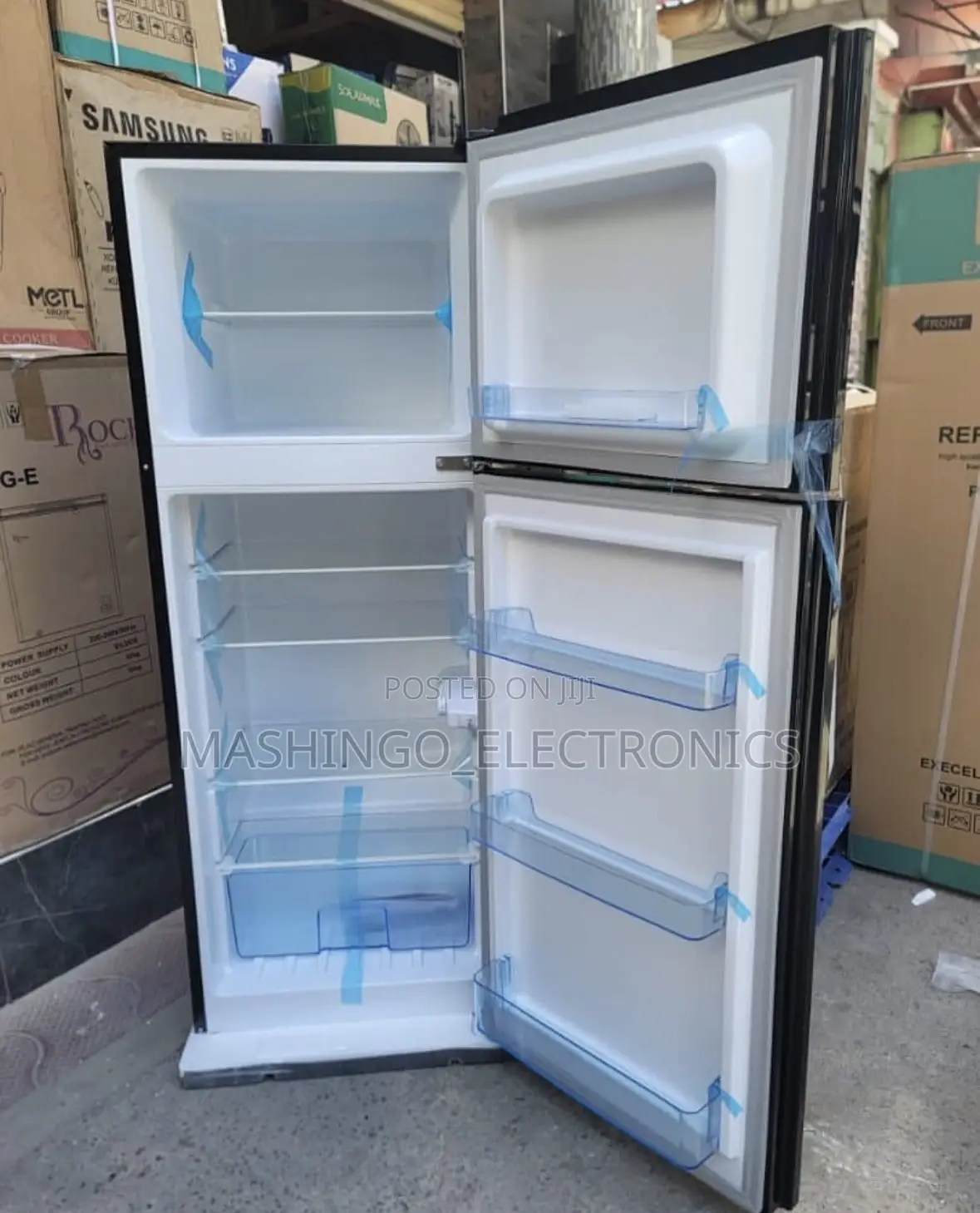P Max Fridge 212 Liter Black Glass