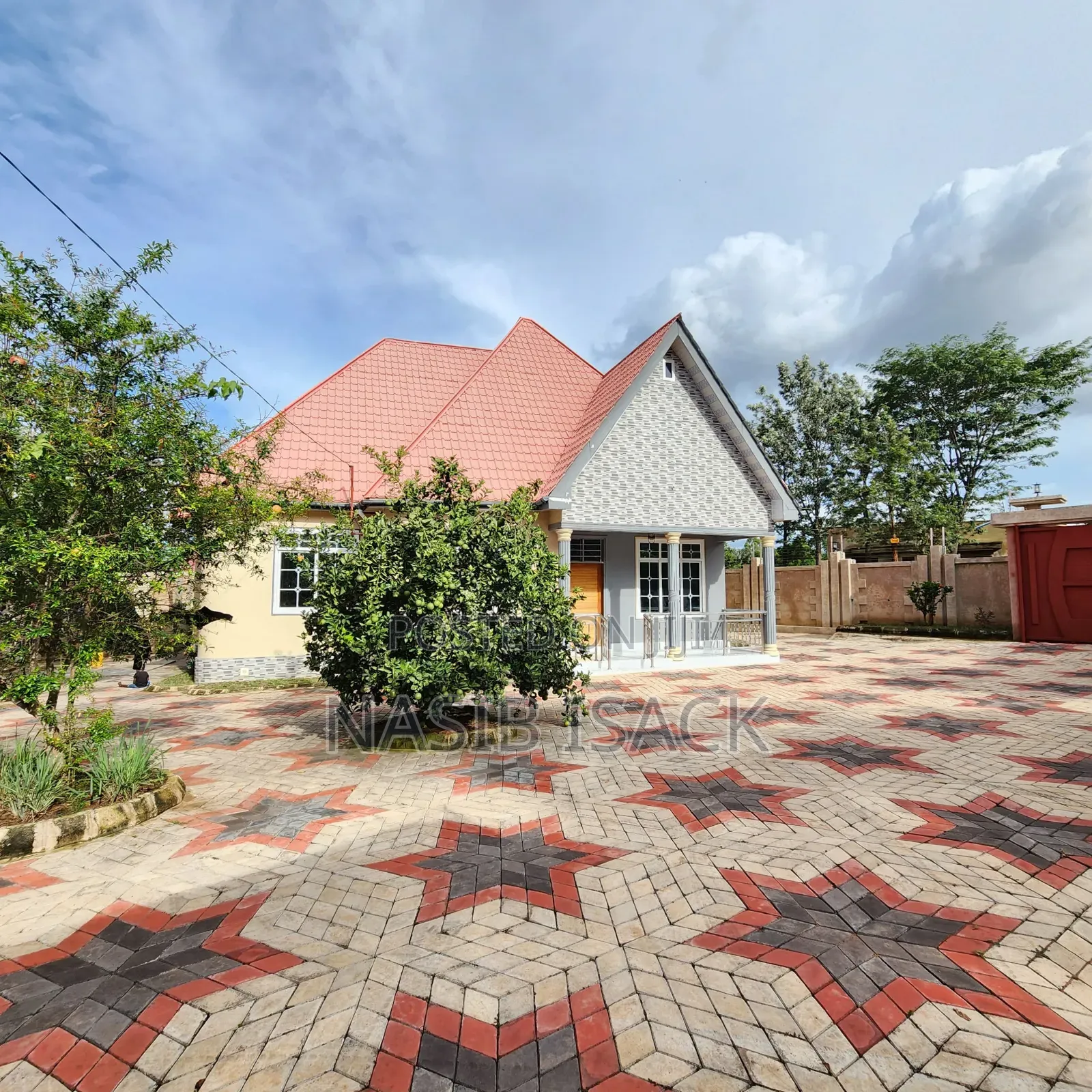 Furnished 6bdrm House in Kiseke for sale