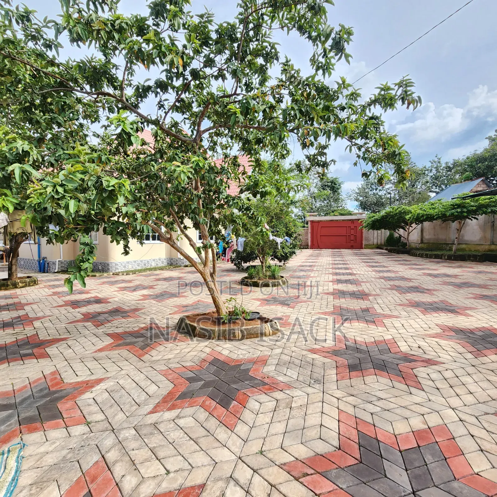 Furnished 6bdrm House in Kiseke for sale