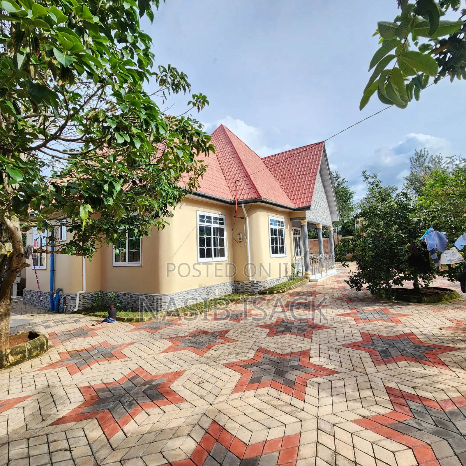 Furnished 6bdrm House in Kiseke for sale