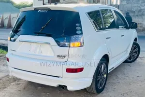 Mitsubishi Outlander 2011 White