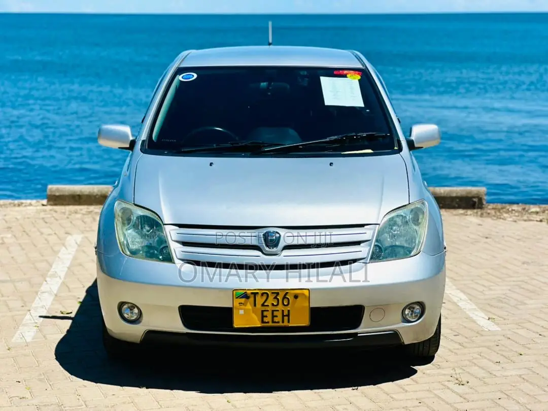 Toyota IST 2003 Silver