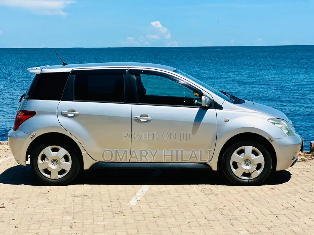 Toyota IST 2003 Silver