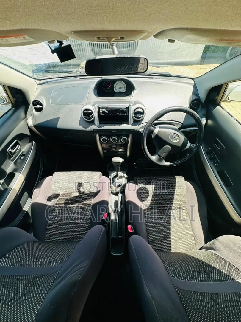 Toyota IST 2003 Silver