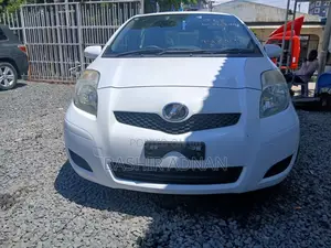 Toyota Vitz 1.0 FWD 5dr 2010 White