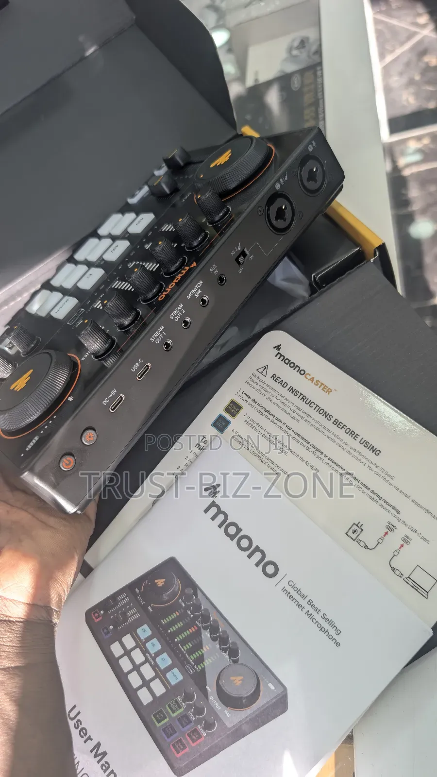 Maono Sound Card E2 Gn2 2way XLR Cable.