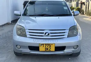 Toyota IST 2005 Silver