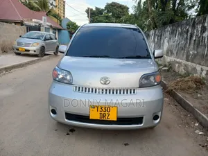 Toyota Porte 2004 Silver