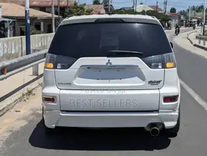 Mitsubishi Outlander Sport SE 2011 White