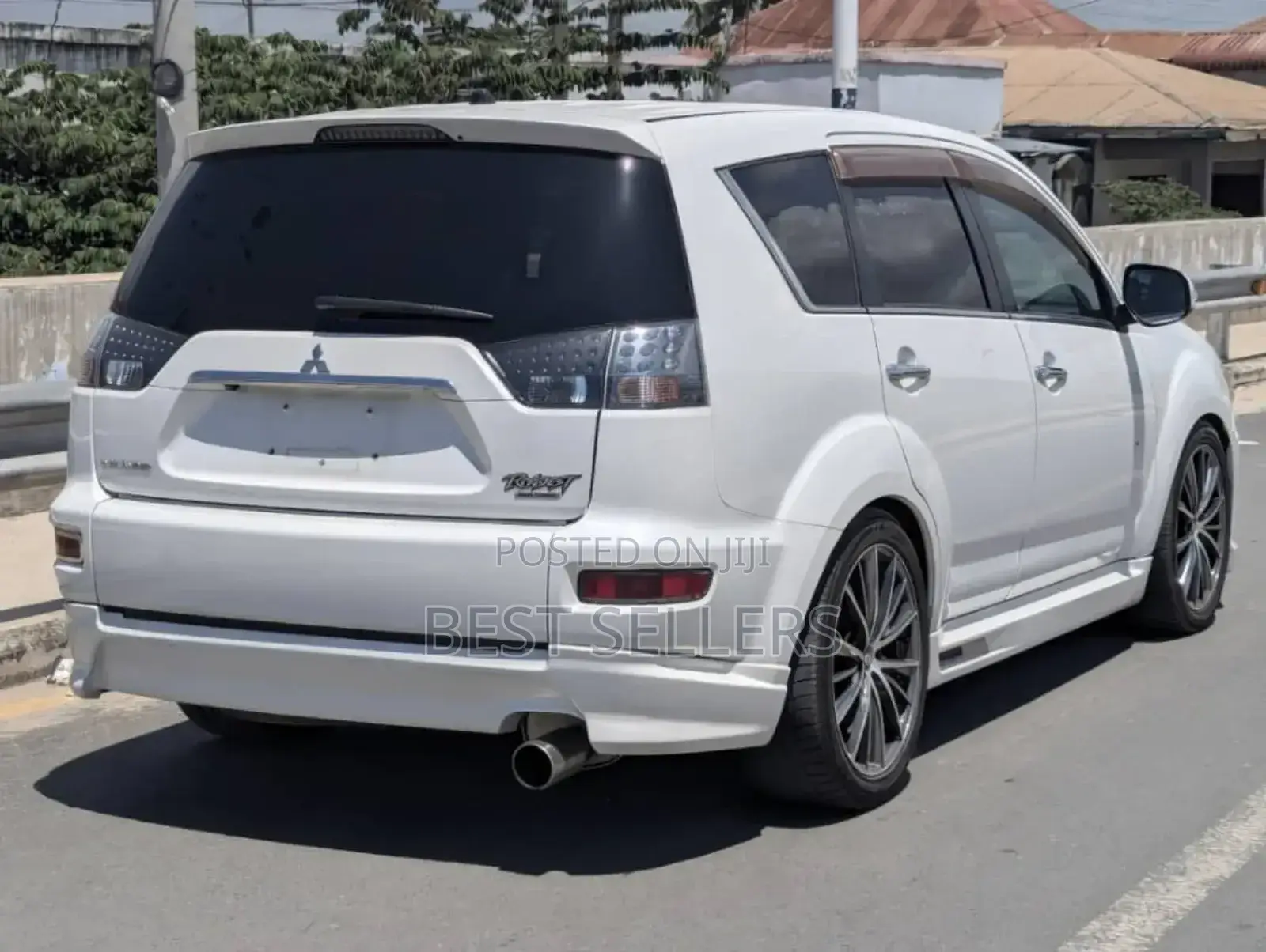 Mitsubishi Outlander Sport SE 2011 White